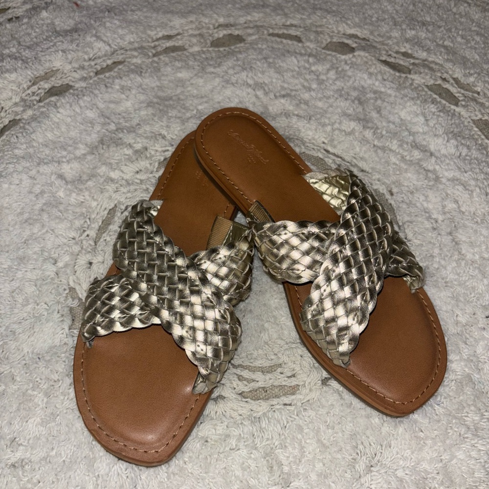 Universal thread, gold, braided sandals